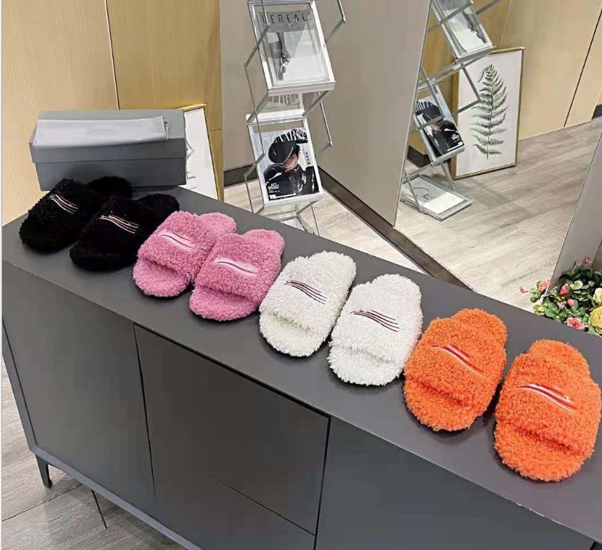 2021 embroidery Furry Slippers Boots infants fluff yeah slide Women casual shoes womens Luxury Sandals Fur Slides Slipper size 35-40, Black
2021 embroidery Furry Slippers Boots infants fluff yeah slide Women casual shoes womens Luxury Sandals Fur Slides Slipper size 35-40, Black
