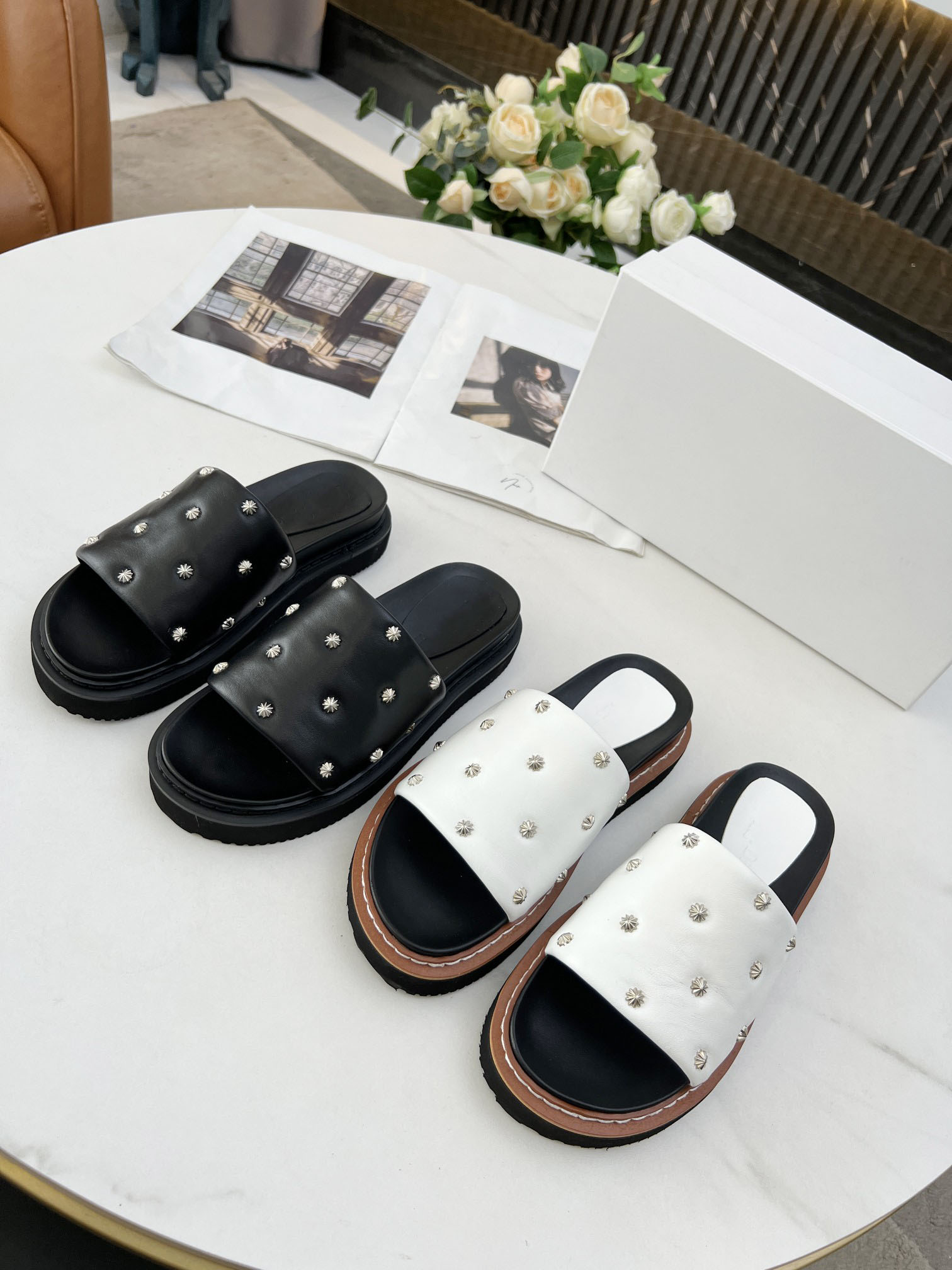 2022 Designer Women Slipper Indoor Dway Sandals Classic Summer Slide Fashion Luxury Beach Platform Flats Shoes 35-40 With Box, Clear
2022 Designer Women Slipper Indoor Dway Sandals Classic Summer Slide Fashion Luxury Beach Platform Flats Shoes 35-40 With Box, Clear