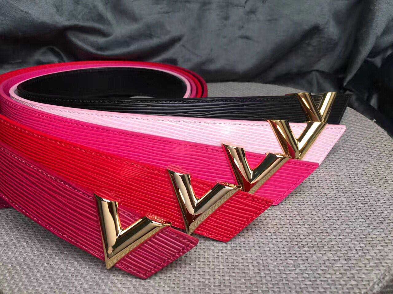L 2021 3cm Fashion Women luxurys men designers belts Classic Belt with Box, D6656 real leather production ,the factory source 3369, Black;brown
L 2021 3cm Fashion Women luxurys men designers belts Classic Belt with Box, D6656 real leather production ,the factory source 3369, Black;brown
