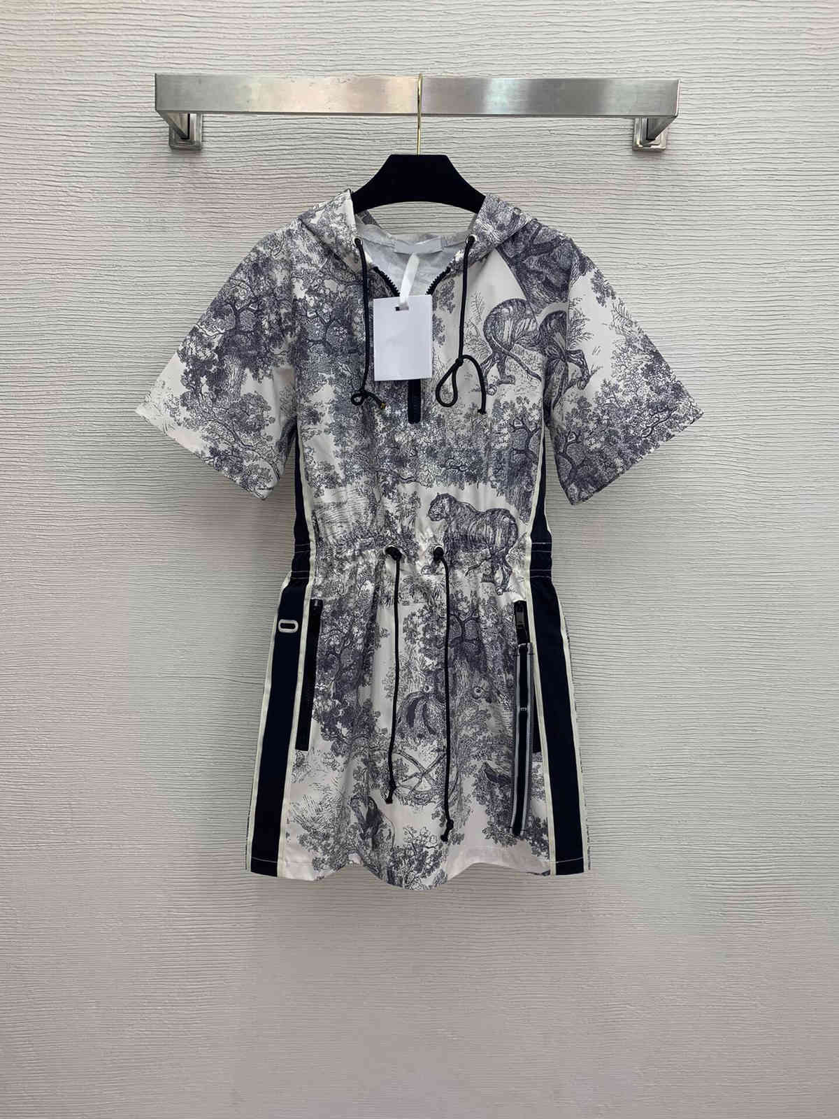 dress summer star yang ying same animal tiger jungle print elastic waist, White;black
dress summer star yang ying same animal tiger jungle print elastic waist, White;black