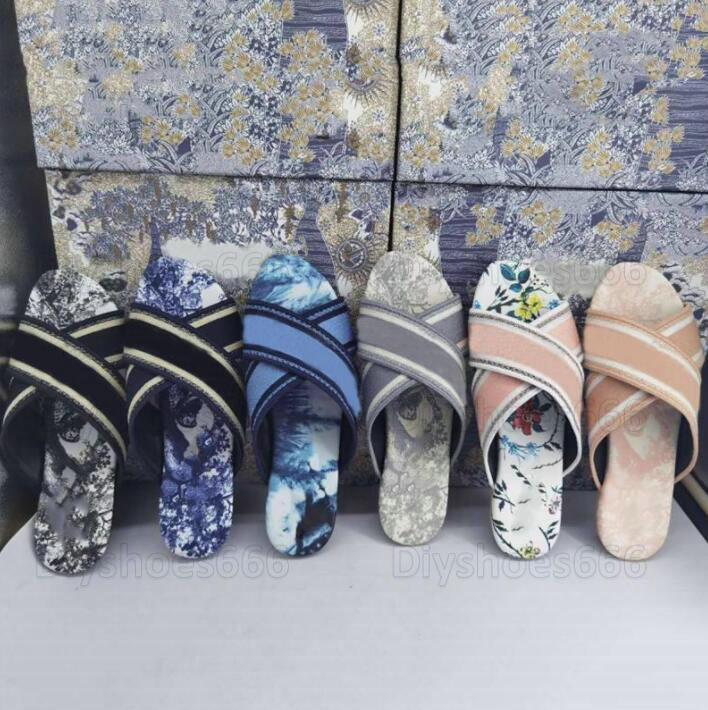Italy Brand Slipper Canvas Embroidered Mutabilis Dway Criss Cross Sandal Womens Designer Luxury Slippers Flip Flops Sandals Floral Brocade Beach, Black
Italy Brand Slipper Canvas Embroidered Mutabilis Dway Criss Cross Sandal Womens Designer Luxury Slippers Flip Flops Sandals Floral Brocade Beach, Black