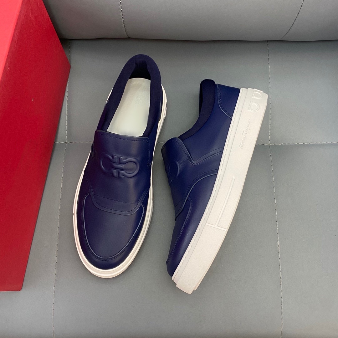 Top casual men designer shoes letter carved slip on blue Luxury Mens shoe sports streetwear with original box
Top casual men designer shoes letter carved slip on blue Luxury Mens shoe sports streetwear with original box