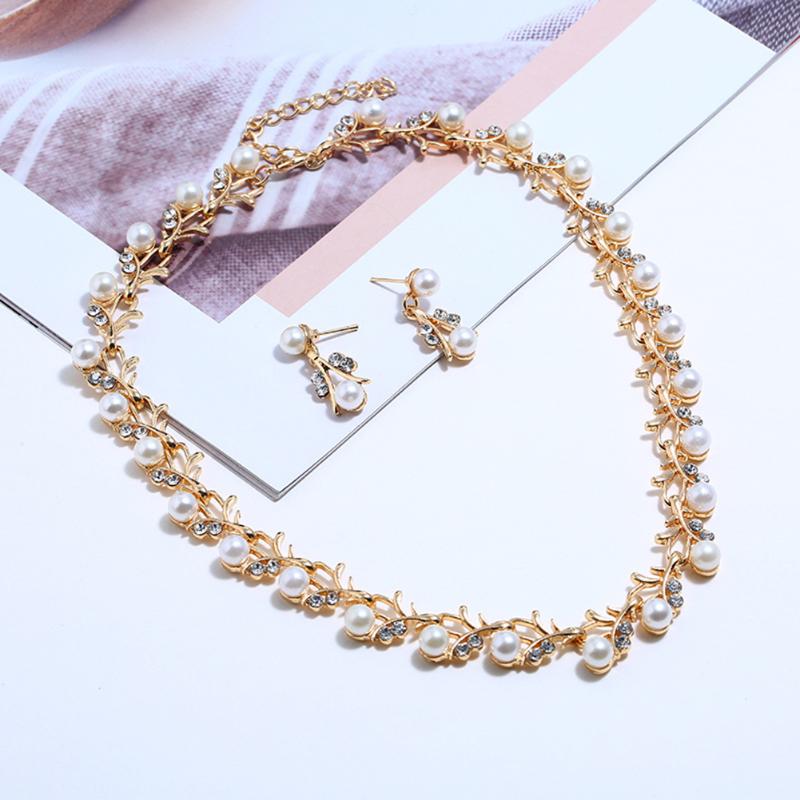 Earrings & Necklace 2021 Classic Imitation Pearl Gold Plated Clear Crystal Party Gift Fashion Costume Jewelry Sets, Silver
Earrings & Necklace 2021 Classic Imitation Pearl Gold Plated Clear Crystal Party Gift Fashion Costume Jewelry Sets, Silver