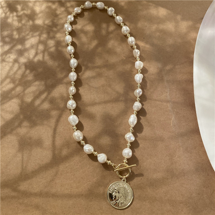 Queen Victoria Pendant Necklaces High Quality INS Style Freshwater Baroque Pearls Necklace