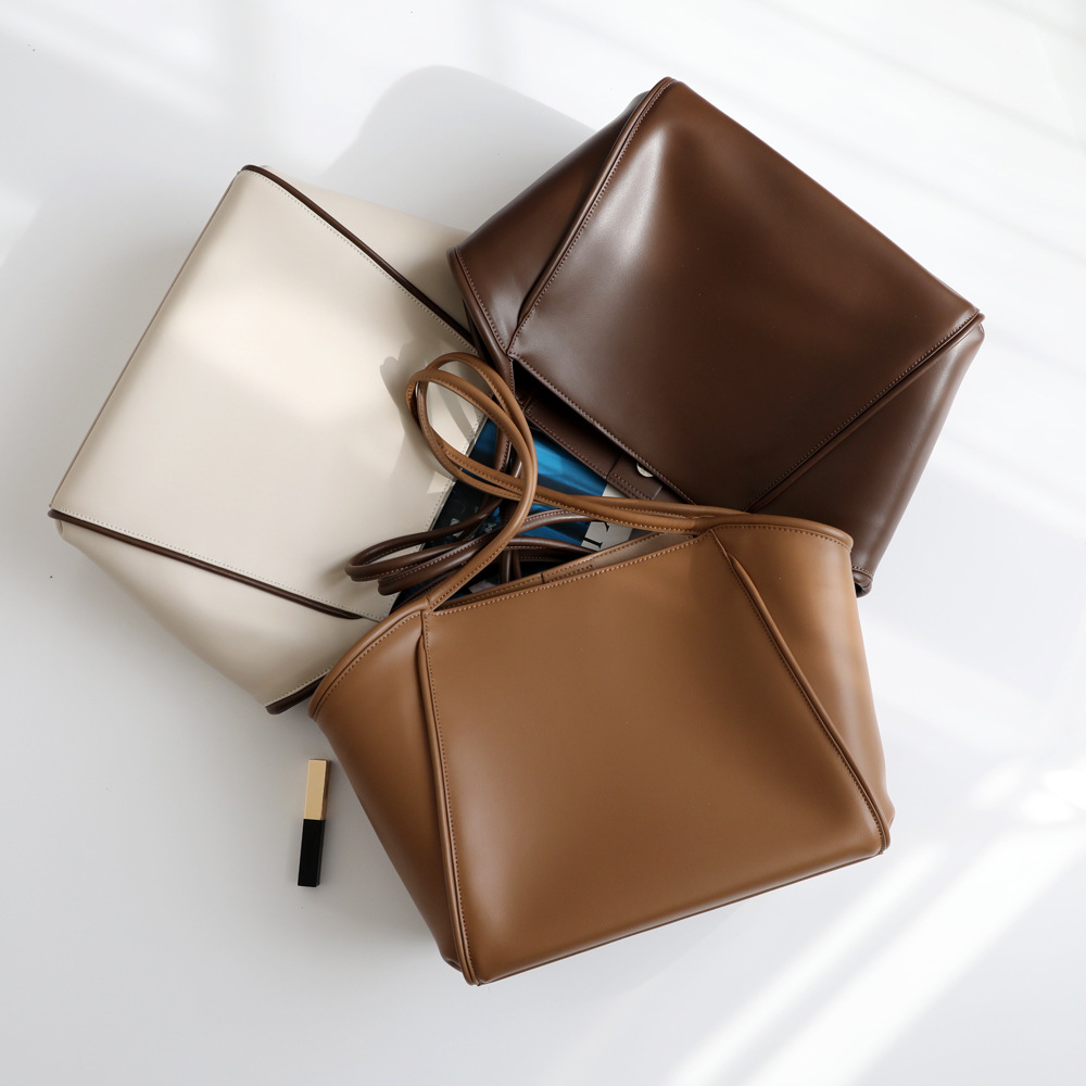Genuine Cowhide Large-capacity Casual Tote Bags Female Shopping Bag Underarm Bag White Shoulder Handbags Commuter Bag, Size: approx. 30cmx25cmx10cm
Genuine Cowhide Large-capacity Casual Tote Bags Female Shopping Bag Underarm Bag White Shoulder Handbags Commuter Bag, Size: approx. 30cmx25cmx10cm