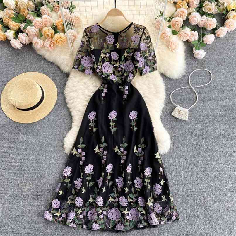 Summer Dress for Women Elegant Purple Flower Embroidery Black Mesh Robe Femme O-neck Short Sleeve A-line Party 210602
Summer Dress for Women Elegant Purple Flower Embroidery Black Mesh Robe Femme O-neck Short Sleeve A-line Party 210602