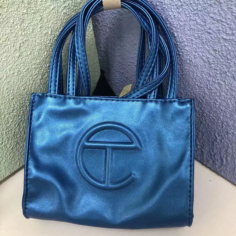 Handbag Women Luxurys Designers Bags 2021 Crossbody Bag Designer top Telfar Purse Tote s Fashion Style Luxury Pu Leather High Quality wholes, Pearlescent blue
Handbag Women Luxurys Designers Bags 2021 Crossbody Bag Designer top Telfar Purse Tote s Fashion Style Luxury Pu Leather High Quality wholes, Pearlescent blue