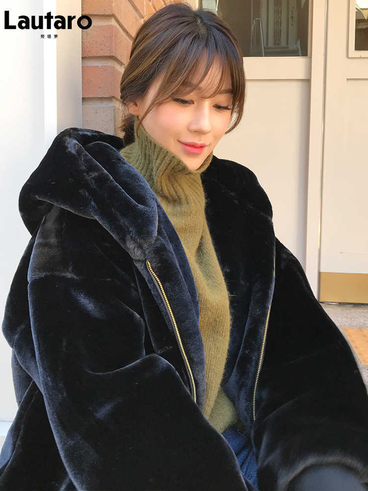 Lautaro Winter Fluffy Warm Soft White Oversized Faux Fur Jacket Women Long Sleeve Black Zip Up Faux Fur Sweatshirt Korean Hoodie 210917