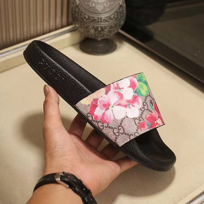 Fashion Designer Men Women Sandals with Correct Flower Box Dust Bag Shoes snake print Slide Summer Wide Flat Slipper size 37-45, Black
Fashion Designer Men Women Sandals with Correct Flower Box Dust Bag Shoes snake print Slide Summer Wide Flat Slipper size 37-45, Black