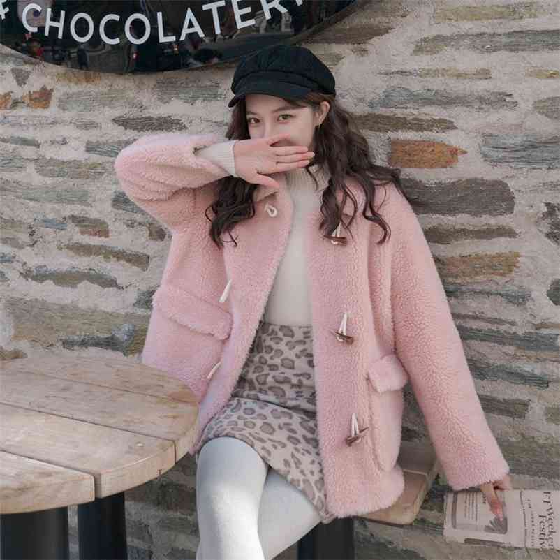 Women Autumn Winter Korean Thick Horn Button Pocket Lamb Fur Outwears Vintage Female Warm Plus Size Faux Jacket Coat 210517, Pink
Women Autumn Winter Korean Thick Horn Button Pocket Lamb Fur Outwears Vintage Female Warm Plus Size Faux Jacket Coat 210517, Pink
