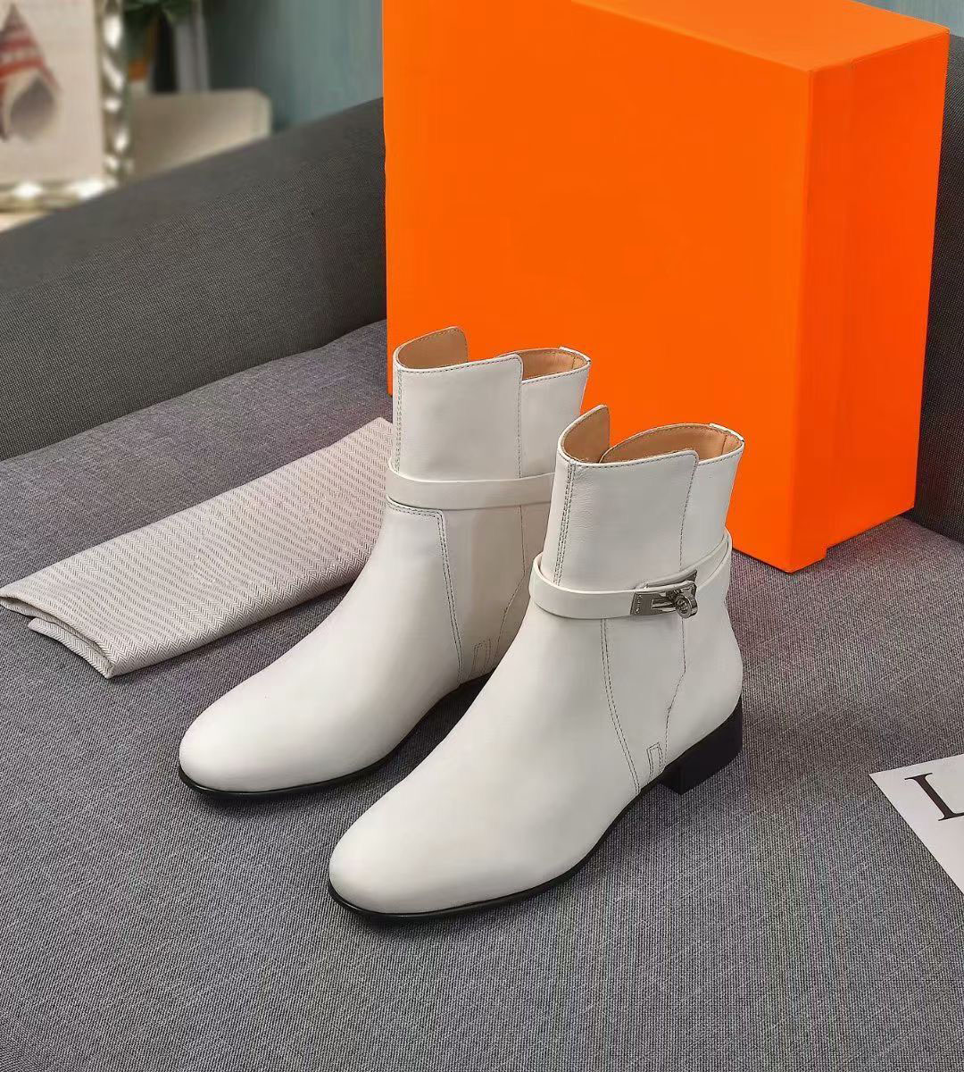 Famous Winter Kelly Buckles Saint Germain ankle boots Leather Women's Booty Ladies Martin Boot flat-heeled black Brown Cool Knight Boots size 34-41
Famous Winter Kelly Buckles Saint Germain ankle boots Leather Women's Booty Ladies Martin Boot flat-heeled black Brown Cool Knight Boots size 34-41