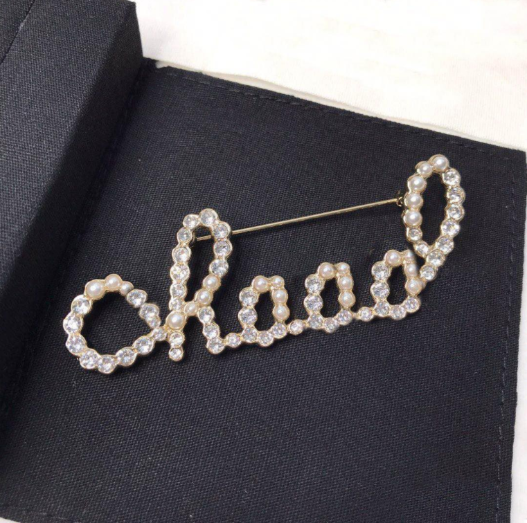 Fashion pin brooches broche spilla for lady women Party wedding lovers gift engagement jewelry With BOX, Gray
Fashion pin brooches broche spilla for lady women Party wedding lovers gift engagement jewelry With BOX, Gray