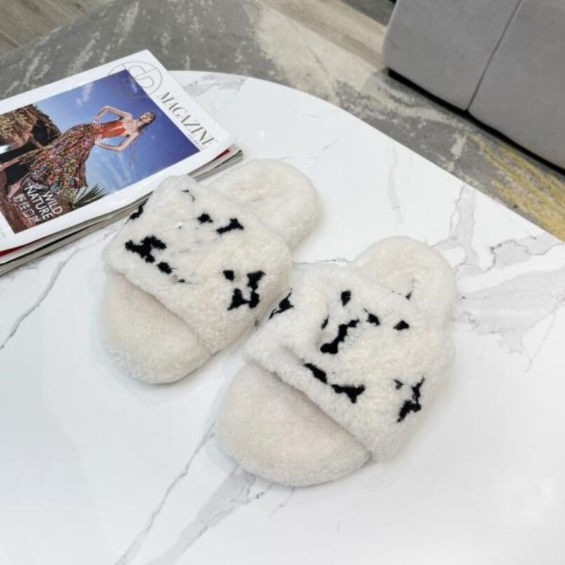 Luxury designer Women Slides Sandal Bom Dia Flat Mule Slipper Patent Canvas Men Women Beach Slides Rubber Soles Summer Flip Flops EUR 35-41, Box
Luxury designer Women Slides Sandal Bom Dia Flat Mule Slipper Patent Canvas Men Women Beach Slides Rubber Soles Summer Flip Flops EUR 35-41, Box