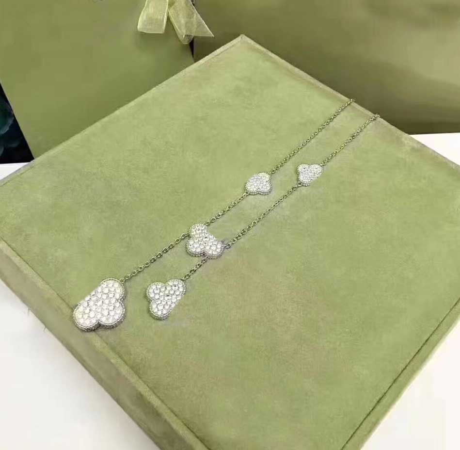 Luxury quality six flowers pendant necklace with diamonds for women wedding engagement jewelry gift have stamp box PS4870
Luxury quality six flowers pendant necklace with diamonds for women wedding engagement jewelry gift have stamp box PS4870