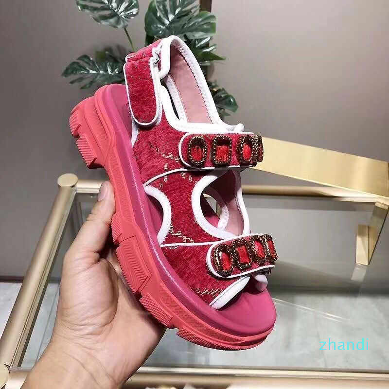 Thick bottom Sports sandals diamond woman leisure sandals fashion Leather beach Men Casual sandals velvet Letter lady shoes Large size 35-45, White + rivet
Thick bottom Sports sandals diamond woman leisure sandals fashion Leather beach Men Casual sandals velvet Letter lady shoes Large size 35-45, White + rivet