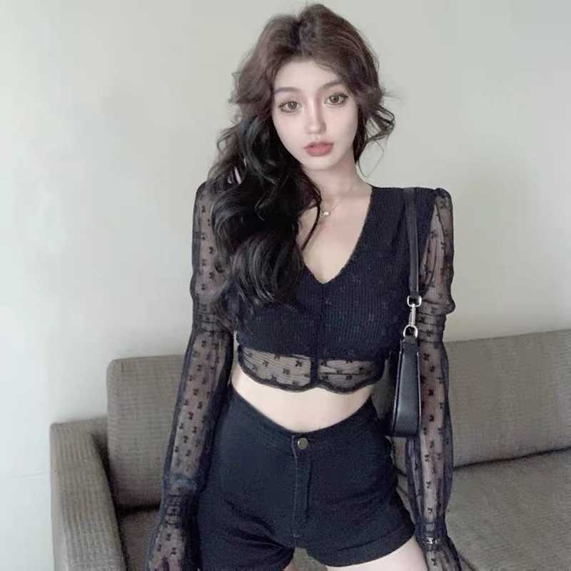 Autumn black lace up top goth long-sleeved short V-neck top design halter chiffon shirt fashionable sexy 210604
Autumn black lace up top goth long-sleeved short V-neck top design halter chiffon shirt fashionable sexy 210604