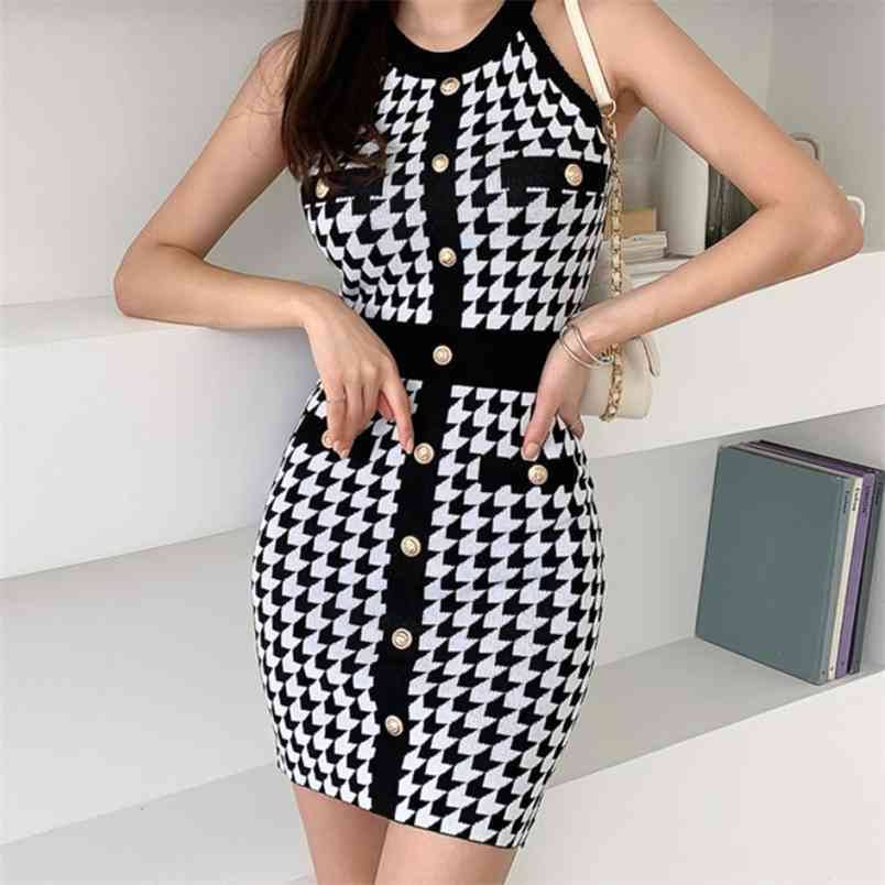 Women Korean Houndstooth Single-Breasted Knitted Dresses Summer Sleeveless Knit Dress Female Sexy Vestidos 210519, Black
Women Korean Houndstooth Single-Breasted Knitted Dresses Summer Sleeveless Knit Dress Female Sexy Vestidos 210519, Black