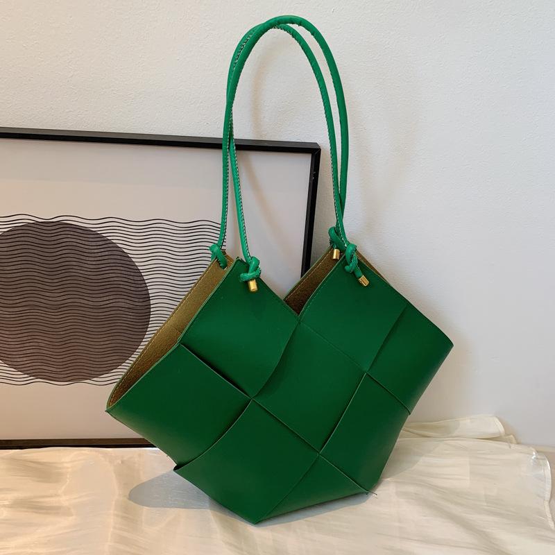 Evening Bags Rhombic Hobo Tote Bag Large Capacity Shoulder Female Underarm Women Woven Handbag 2021 Fashion Casual Messenger
Evening Bags Rhombic Hobo Tote Bag Large Capacity Shoulder Female Underarm Women Woven Handbag 2021 Fashion Casual Messenger