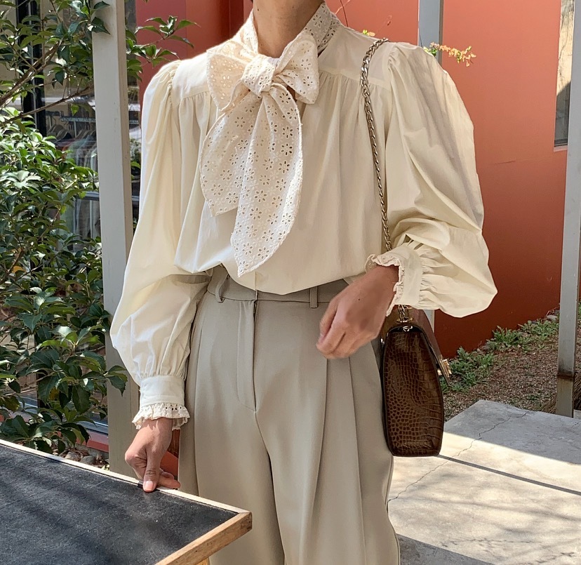 Nomikuma Korean Hollow-out Bow Tie Collar Blouse Shirt Puff Long Sleeve Women Tops Autumn Winter Elegant Blusas Mujer 6D212 210427
