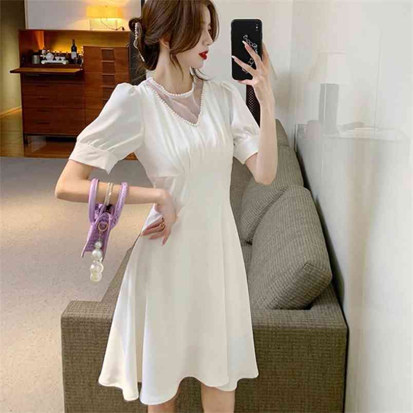 French Retro Temperament White O-Neck Slim Waist Women Dress Elegant Puff- Sleeve Female A-Line Summer Party Vestidos 210519
French Retro Temperament White O-Neck Slim Waist Women Dress Elegant Puff- Sleeve Female A-Line Summer Party Vestidos 210519