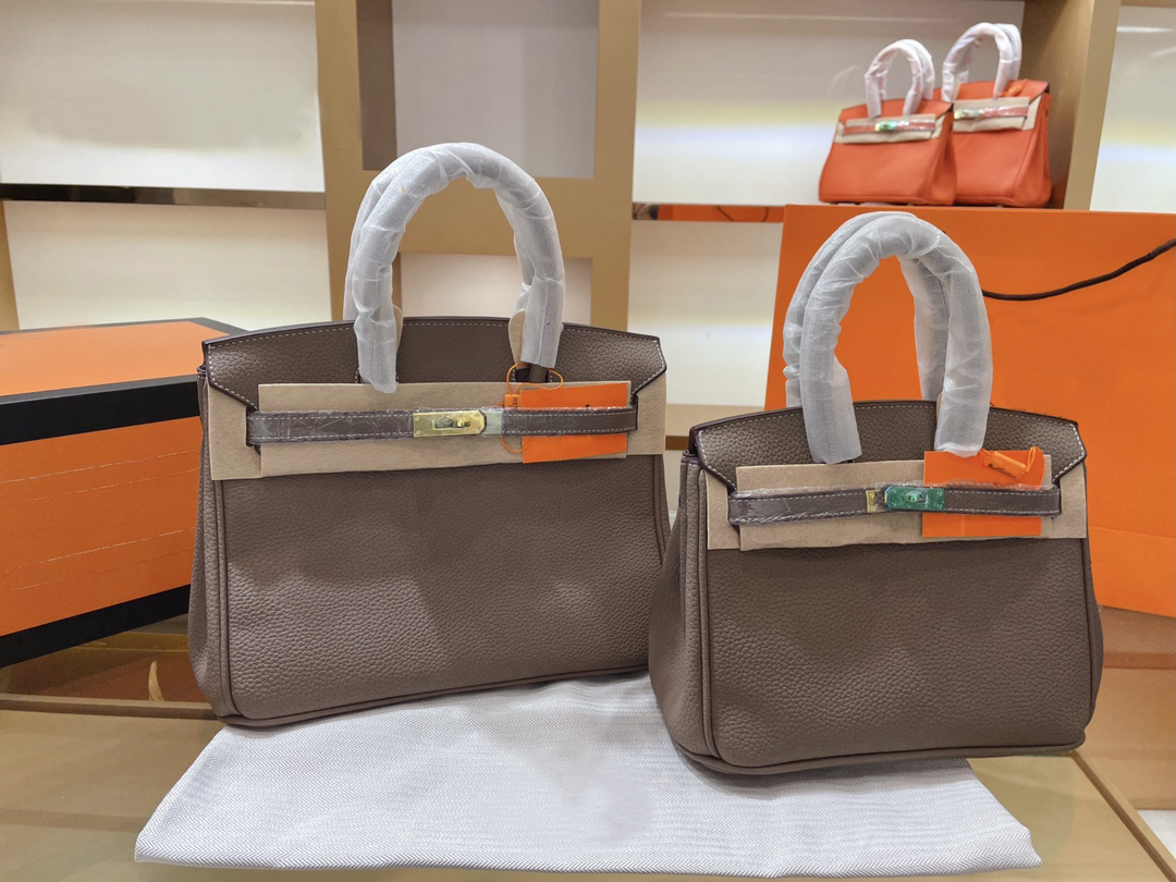 High Quality Tote Bag Handmade Togo Luxury Designer Handbags Imitation Brands Classic Fashion Women Purse Cowhide Leather Pochette Clutch
High Quality Tote Bag Handmade Togo Luxury Designer Handbags Imitation Brands Classic Fashion Women Purse Cowhide Leather Pochette Clutch