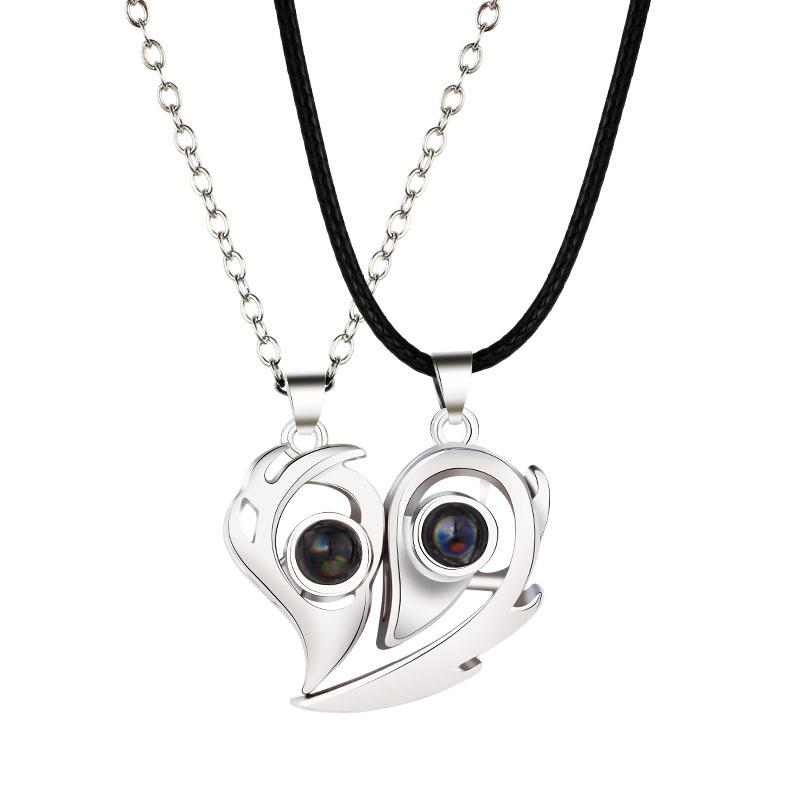 Pendant Necklaces 2pc Magnetic Distance Couple Necklace Heart Projection Pendent 100 Languages I Love You Lovers Matching Jewelry
Pendant Necklaces 2pc Magnetic Distance Couple Necklace Heart Projection Pendent 100 Languages I Love You Lovers Matching Jewelry