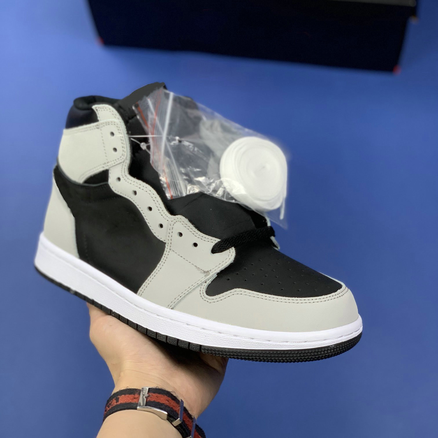 Shadow 2.0 Trainer Outdoor Shoes 1 High OG Light Smoke Grey Basketball Shoe Cool Grey Sports Sneakers
Shadow 2.0 Trainer Outdoor Shoes 1 High OG Light Smoke Grey Basketball Shoe Cool Grey Sports Sneakers
