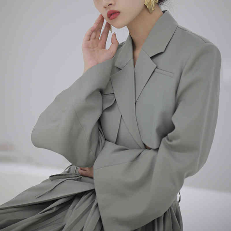 Sexy Asymmetrical Blazer Women Notched Long Sleeve Slim Waistless Short Irregular Tops Female Clothing Fashion 210524