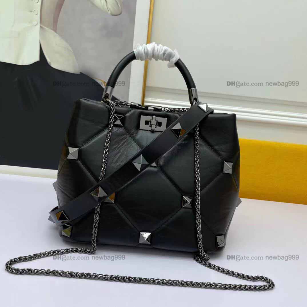 Classic Luxury Val Two chain handbag 100% leather messenger bag big rhombic lock shoulder bags Super large rivet decoration 28*22*17cm 6 Colors, Red
Classic Luxury Val Two chain handbag 100% leather messenger bag big rhombic lock shoulder bags Super large rivet decoration 28*22*17cm 6 Colors, Red
