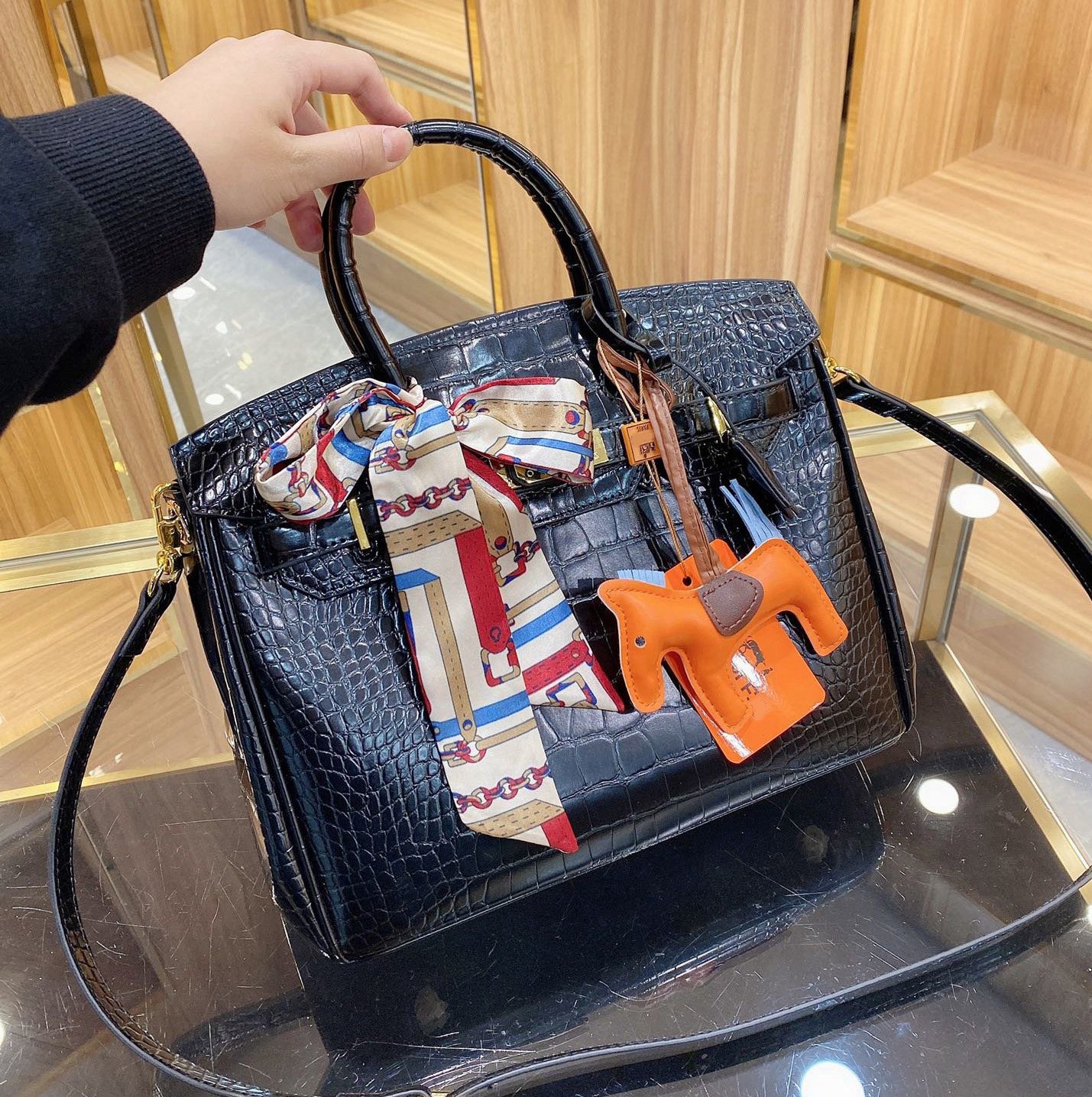 Luxury Brand Leather Women Bag Handbags Ladies Fashion Tote Women's Shop Handbag Backpack Should Bags -A3156, Red;black
Luxury Brand Leather Women Bag Handbags Ladies Fashion Tote Women's Shop Handbag Backpack Should Bags -A3156, Red;black