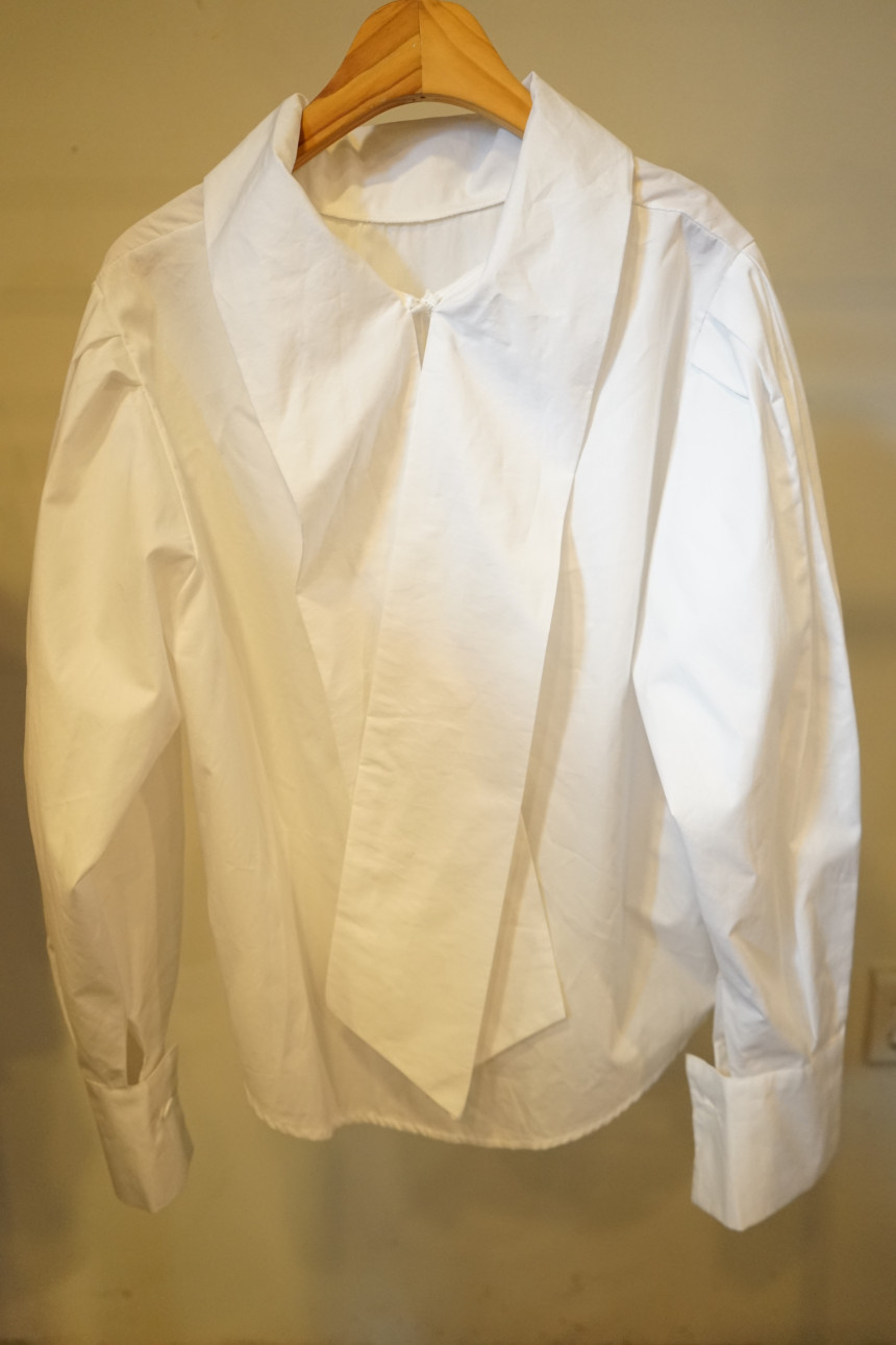 OL Elegant Bow Collar White Shirt Women Spring Autumn Formal Work Wear Solid Blouses Loose Puff Sleeve Female Tops 210421