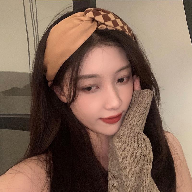 Hair Clips & Barrettes Retro Plaid Stitching Wide-brimmed Headband French Gentle White Female Net Red Accessories, Golden;silver
Hair Clips & Barrettes Retro Plaid Stitching Wide-brimmed Headband French Gentle White Female Net Red Accessories, Golden;silver