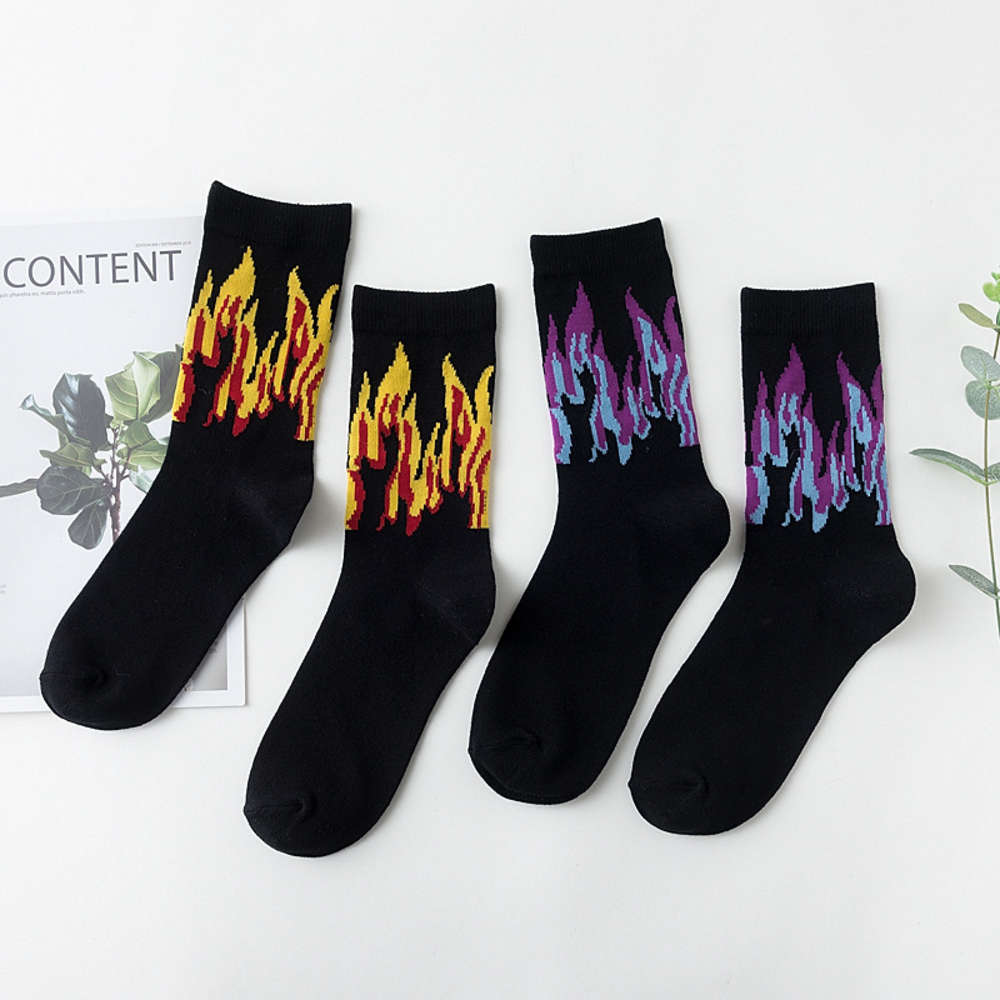 Chaopai Harajuku wind purple flame medium tube cotton socks male couple Street skateboarding, Black
Chaopai Harajuku wind purple flame medium tube cotton socks male couple Street skateboarding, Black