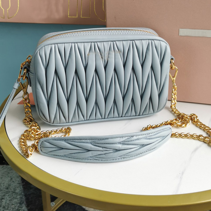 Top miu bag Quality Shoulder Bag Axillary Bags Sheepskin Classic Fold Embossing Handbag Purse Removable Metal Chain Splicing Leather Long Strap DL7N
Top miu bag Quality Shoulder Bag Axillary Bags Sheepskin Classic Fold Embossing Handbag Purse Removable Metal Chain Splicing Leather Long Strap DL7N