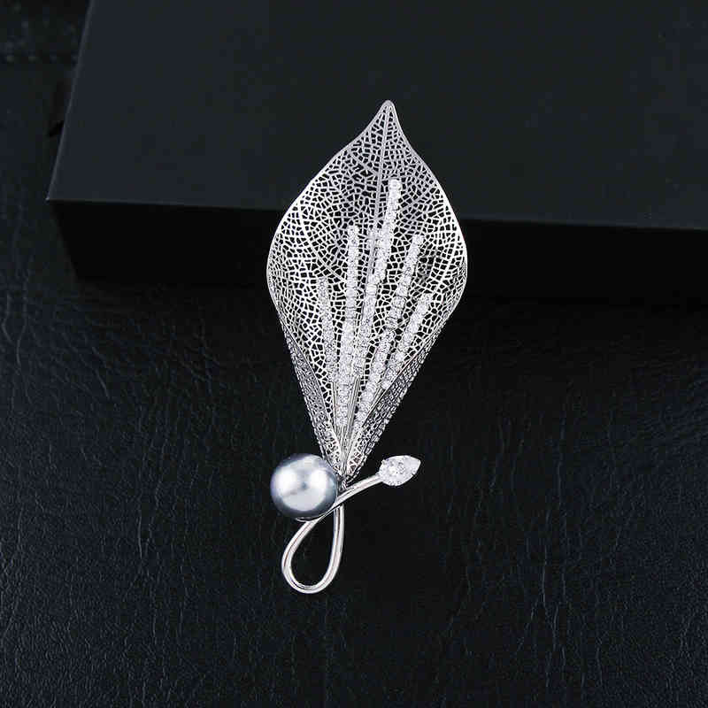 Zantedeschia Grandiflora Brooch Gold Electroplating Micro Inlaid Zircon High Grade Pearl