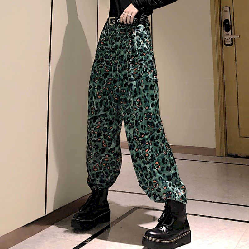 Leopard print wide-leg pants women high waist mopping drape feeling autumn thin personality streetwear 210526, Green leopard
Leopard print wide-leg pants women high waist mopping drape feeling autumn thin personality streetwear 210526, Green leopard