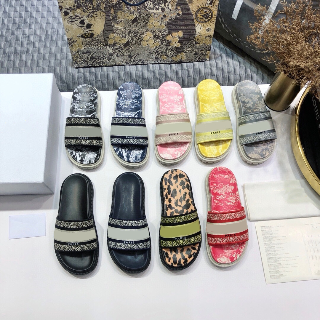 Designer Summer Women Slippers Embroidered Thick Soles Lady Sandal Fashion High Quality Outdoor Loafer Luxury Comfortable Scuffs Sponge Bottom Beach Flat Shoe, Color1
Designer Summer Women Slippers Embroidered Thick Soles Lady Sandal Fashion High Quality Outdoor Loafer Luxury Comfortable Scuffs Sponge Bottom Beach Flat Shoe, Color1