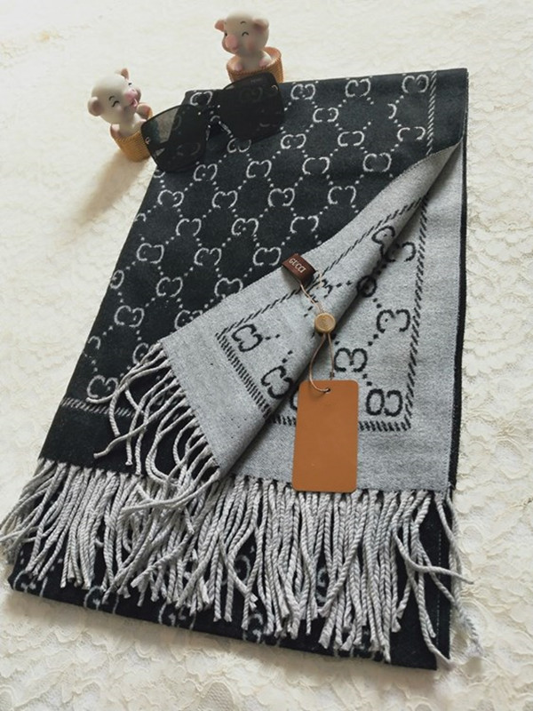 Autumn/Winter Women's Scarf High quality fashion hot selling cashmere shawl Alphabetical scarfs
Autumn/Winter Women's Scarf High quality fashion hot selling cashmere shawl Alphabetical scarfs