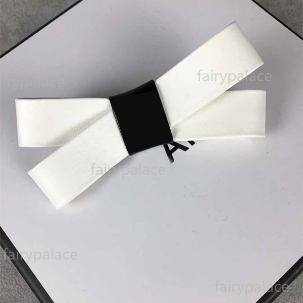 Charm Fashion black and white hair clips for ladys Luxury Hairs Accessories bow letter hairpin with stamp party gift women Jewelry
Charm Fashion black and white hair clips for ladys Luxury Hairs Accessories bow letter hairpin with stamp party gift women Jewelry