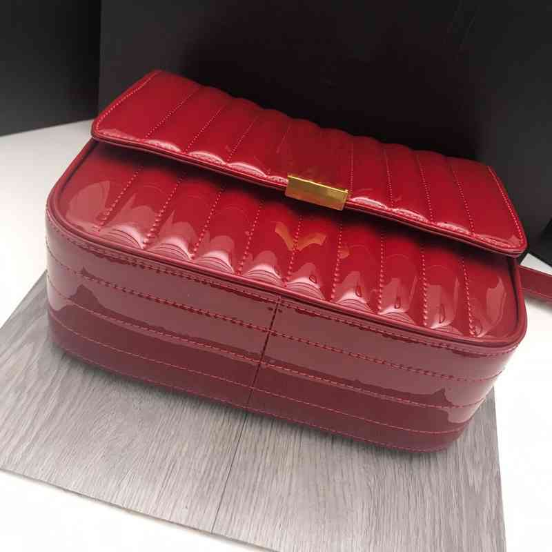 Women Flap Chain Shoulder High Quality bag Oil Wax Real Leather Purse Messenger Handbag 25cm tote bags
Women Flap Chain Shoulder High Quality bag Oil Wax Real Leather Purse Messenger Handbag 25cm tote bags