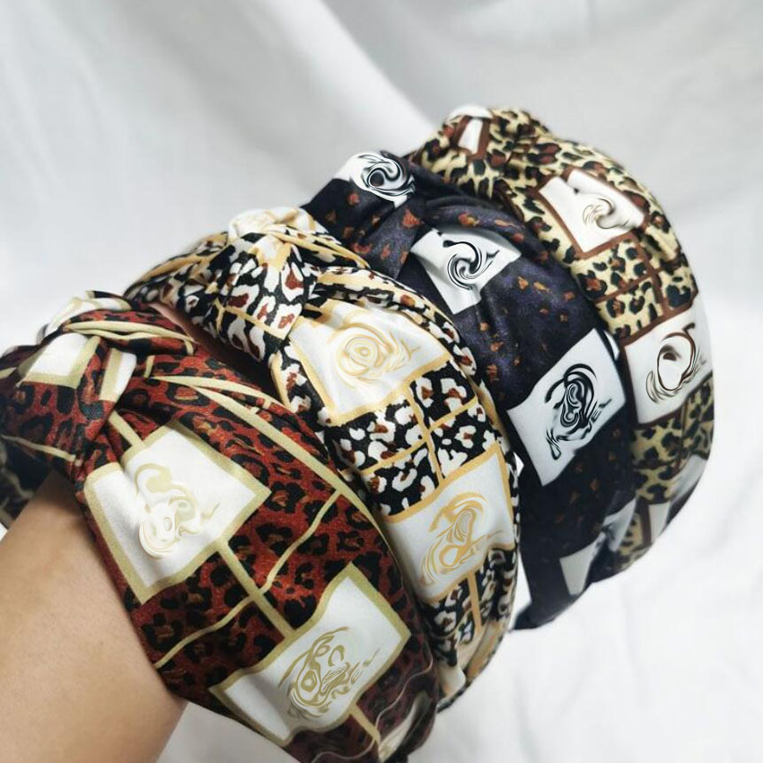 4color Wholesale Luxury Brand Designer Cloth Headband C Letters Leopard Print Wide Edge Cross Knotted Headwraps Hair Hoop Headwear Accessories for Women Girls
4color Wholesale Luxury Brand Designer Cloth Headband C Letters Leopard Print Wide Edge Cross Knotted Headwraps Hair Hoop Headwear Accessories for Women Girls