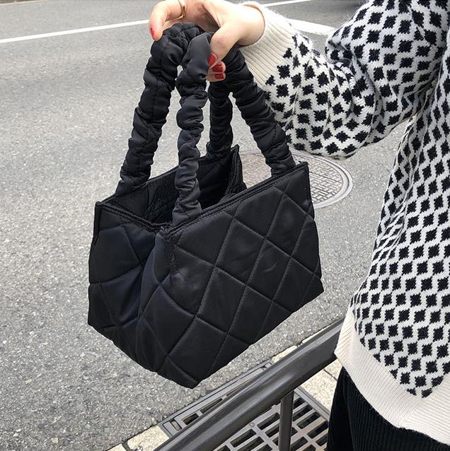 Shoulder Bags 2022 Quilted Rhombus Embroidered Small Square Bag Handbag Nylon Female, Black
Shoulder Bags 2022 Quilted Rhombus Embroidered Small Square Bag Handbag Nylon Female, Black