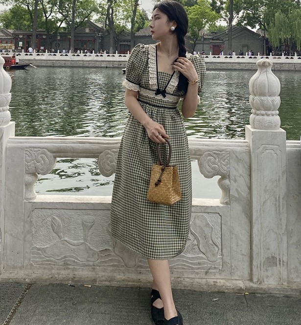 Vintage French Women Plaid Dresses Sweet Lace Patchwork Square Collar Puff Sleeve Casual Slim Midi Dress Femme Vestidos 210519