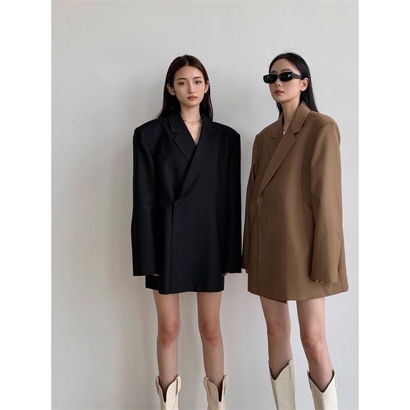 Autumn and Winter Women's Blazer Jacket Casual Solid Hidden Button Pocket Decorative Oversize Coat Fall Women Suit 211122