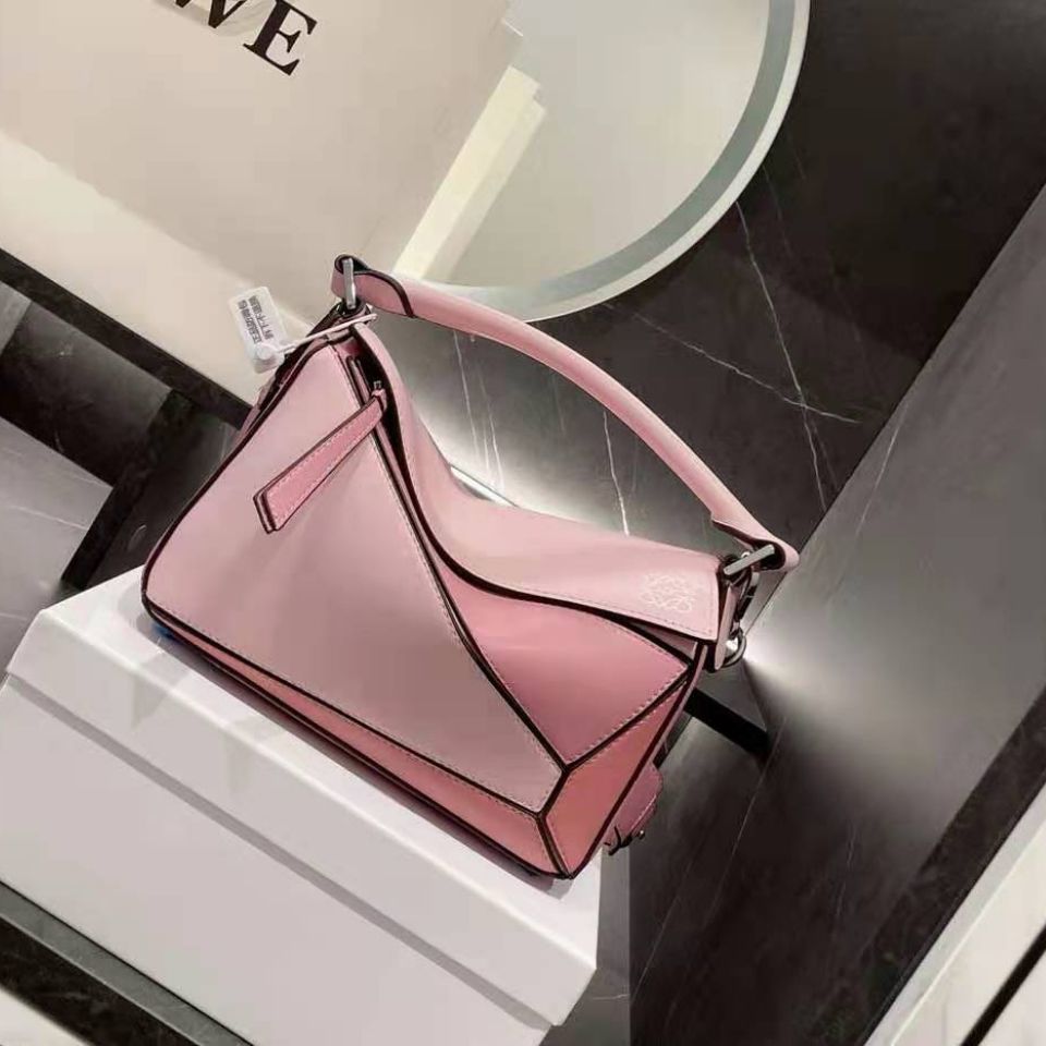 Designer Bags Loew The latest color of 2021 cowhide women's bag geometric diamond women's bag portable One Shoulder Messenger Bag
Designer Bags Loew The latest color of 2021 cowhide women's bag geometric diamond women's bag portable One Shoulder Messenger Bag