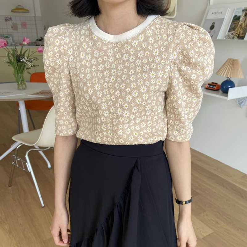 Korejpaa Women T-Shirt Summer Korea Chic Age-Reducing Loose Full Screen Small Daisy Five-Point Puff Sleeve Knitted Pullover 210526