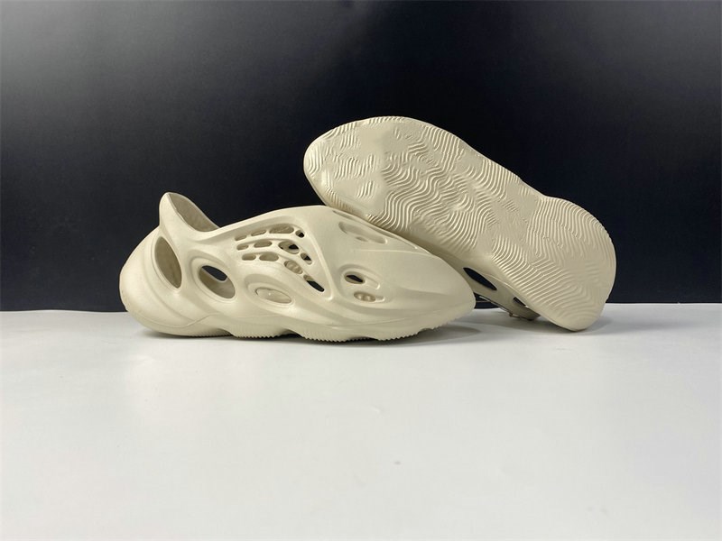 Limited Edition Foam Runner Sand Basketball Designer Shoes Lightweight Etham Fashoin Beach Sneakers Good Quality Come With Box
Limited Edition Foam Runner Sand Basketball Designer Shoes Lightweight Etham Fashoin Beach Sneakers Good Quality Come With Box