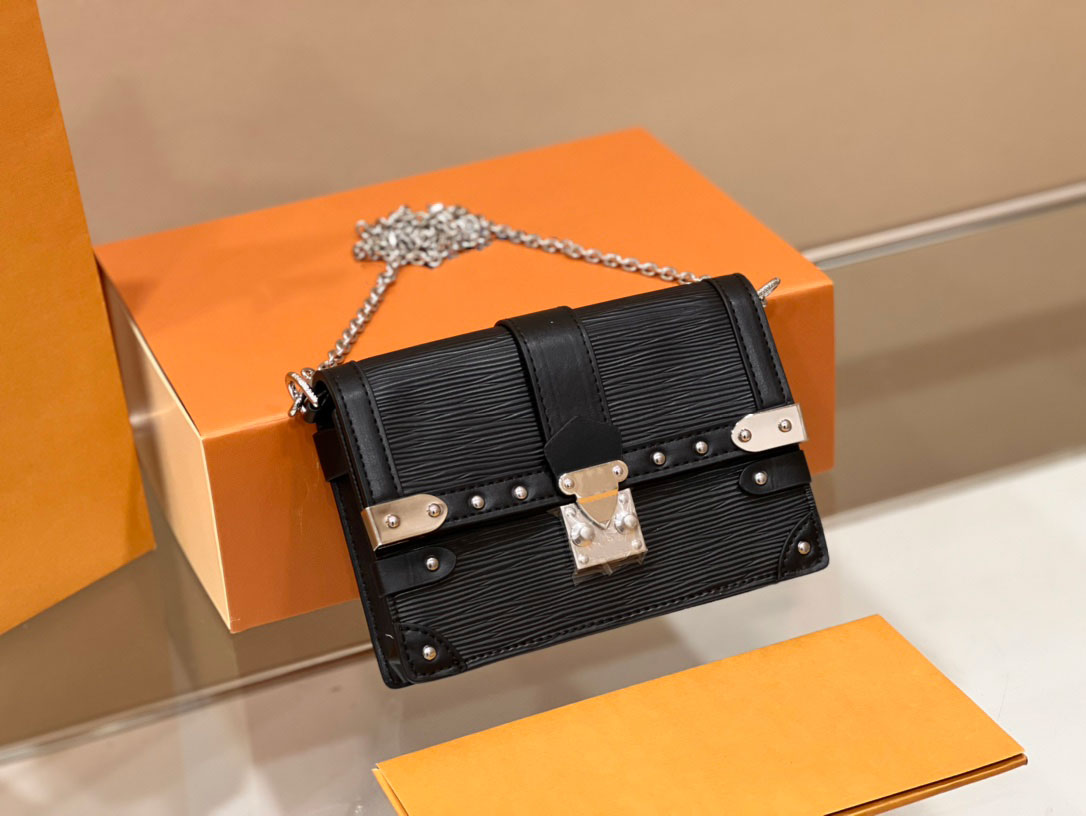 Luxurys 2022 Mini Cousin BB Designers Shoulder Bags louies vuitton Woman Fashion Forward Women Crossbody Top Quality Purse Wallet Louise Viuton
Luxurys 2022 Mini Cousin BB Designers Shoulder Bags louies vuitton Woman Fashion Forward Women Crossbody Top Quality Purse Wallet Louise Viuton