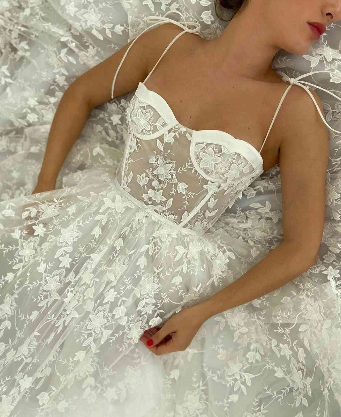 Women Dress Temperament White Lace Sleeveless Backless Spaghetti Strap Maxi es Plus Size Vintage Party es 210513