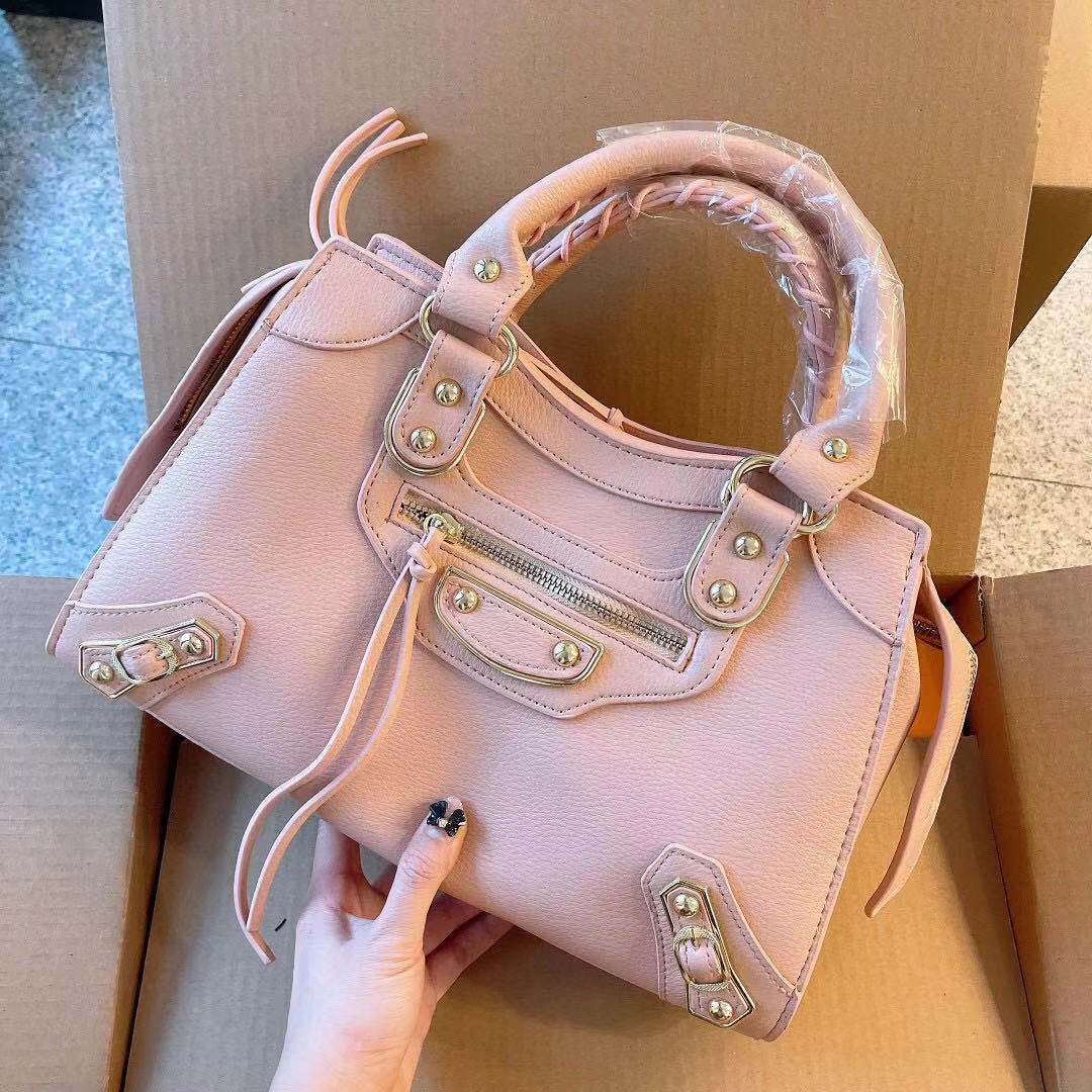 Large-capacity Handbags2021 Luxury Women Totes Motorcycle Bags Designer Handbag High Quality Trend Black Single Shoulder Diagonal Bagdesigne
Large-capacity Handbags2021 Luxury Women Totes Motorcycle Bags Designer Handbag High Quality Trend Black Single Shoulder Diagonal Bagdesigne